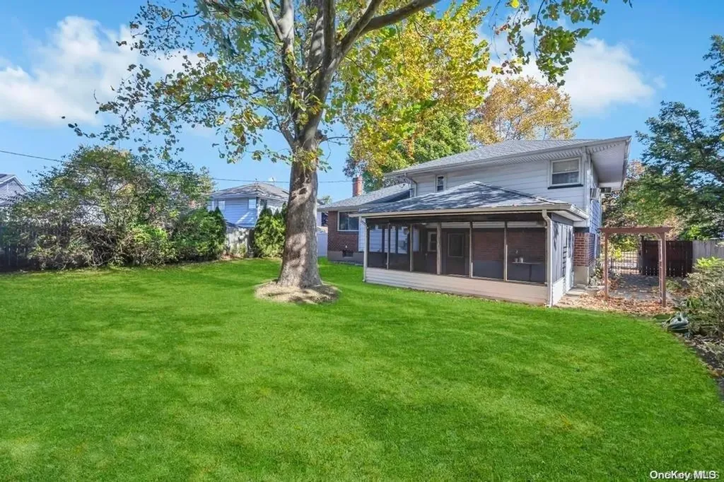 22 Lane Avenue Plainview NY 11803