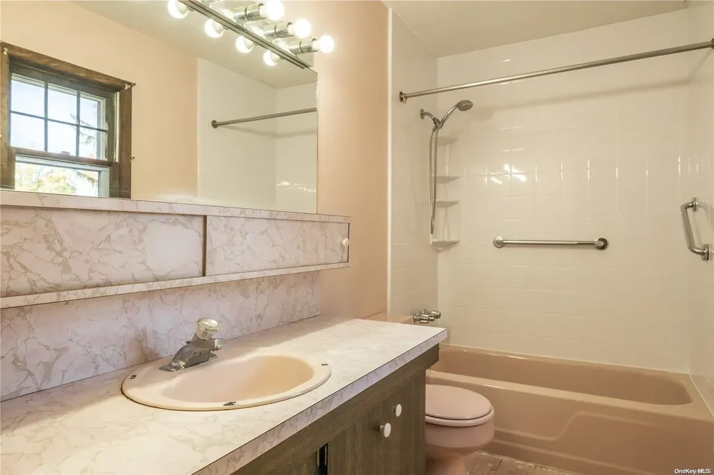 10 Maple Avenue Northport NY 11768