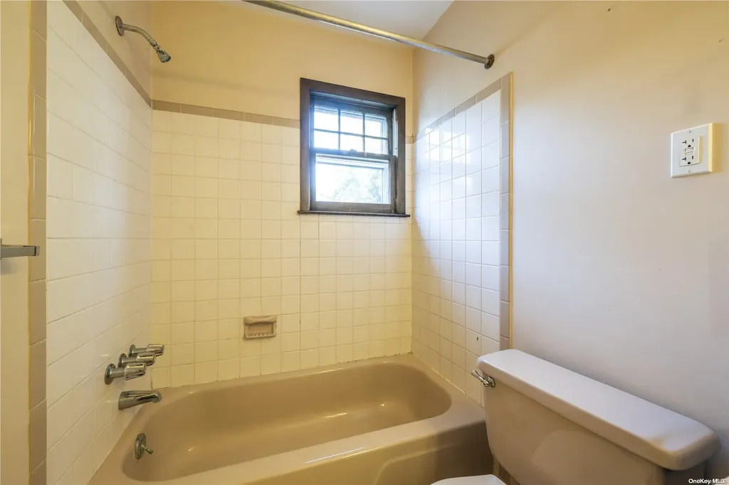 10 Maple Avenue Northport NY 11768