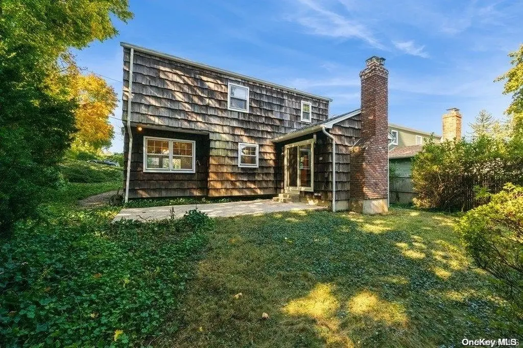 10 Maple Avenue Northport NY 11768