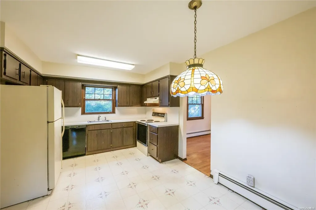 10 Maple Avenue Northport NY 11768