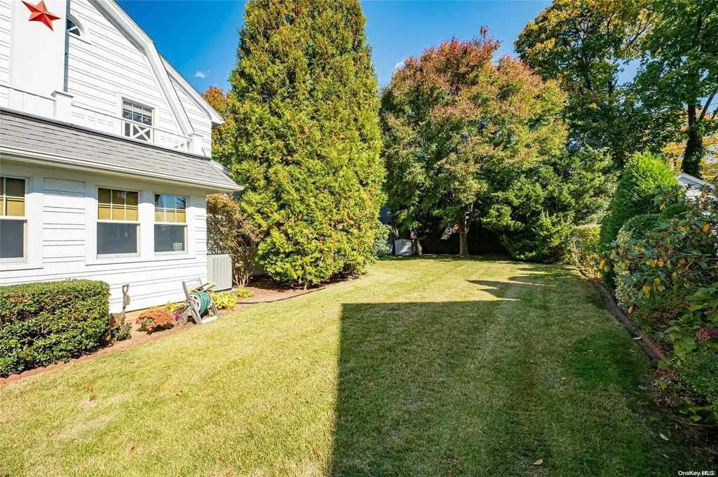 18 School Street East Williston NY 11596