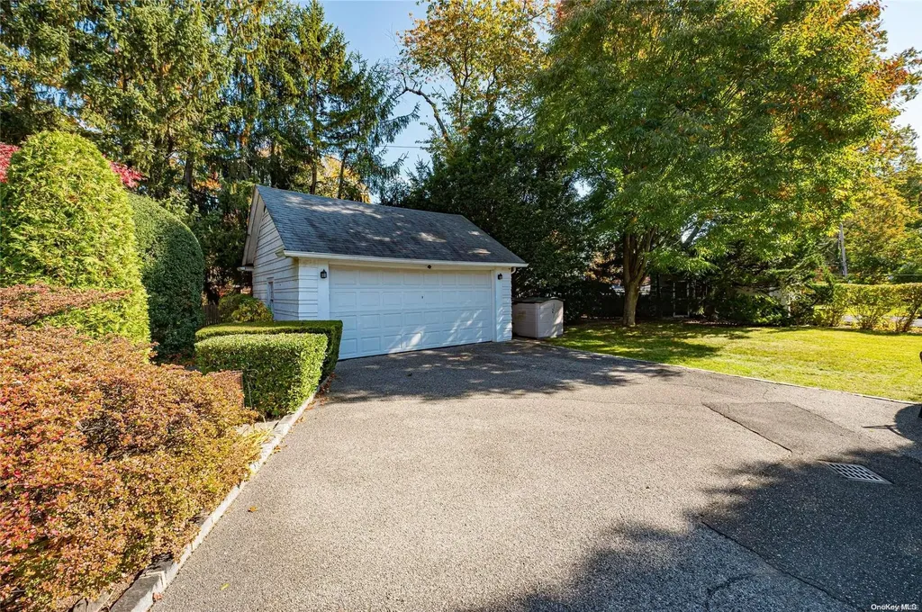 18 School Street East Williston NY 11596