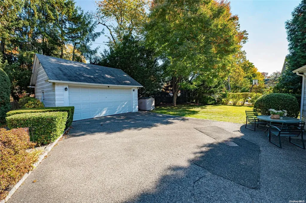 18 School Street East Williston NY 11596