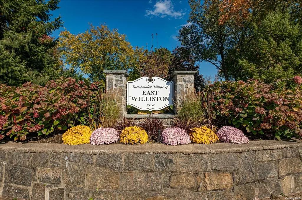 18 School Street East Williston NY 11596
