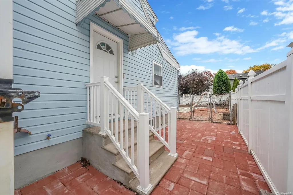 2525 5th Avenue East Meadow NY 11554