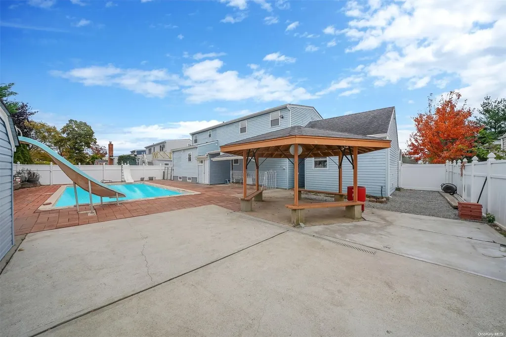 2525 5th Avenue East Meadow NY 11554