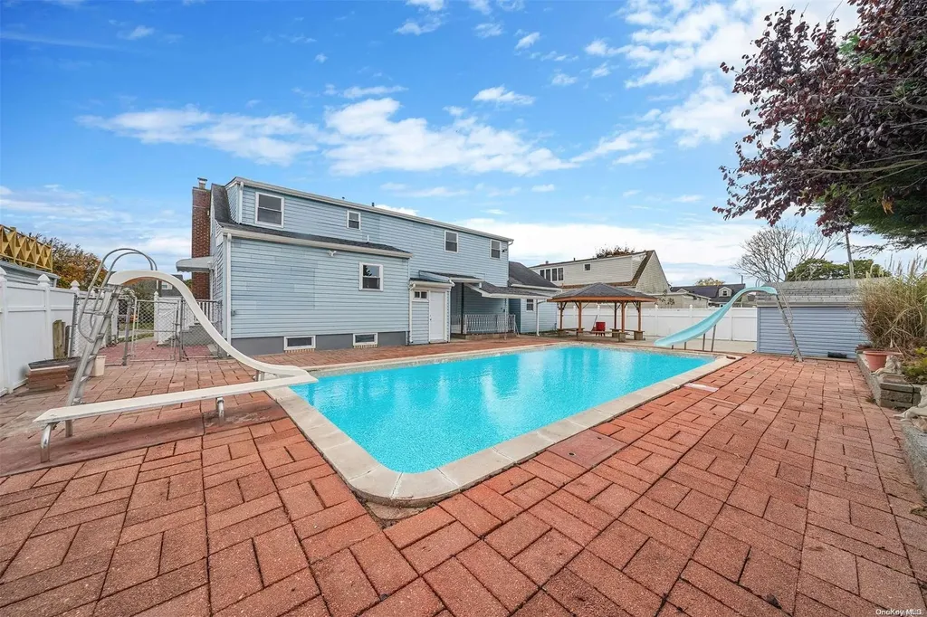 2525 5th Avenue East Meadow NY 11554