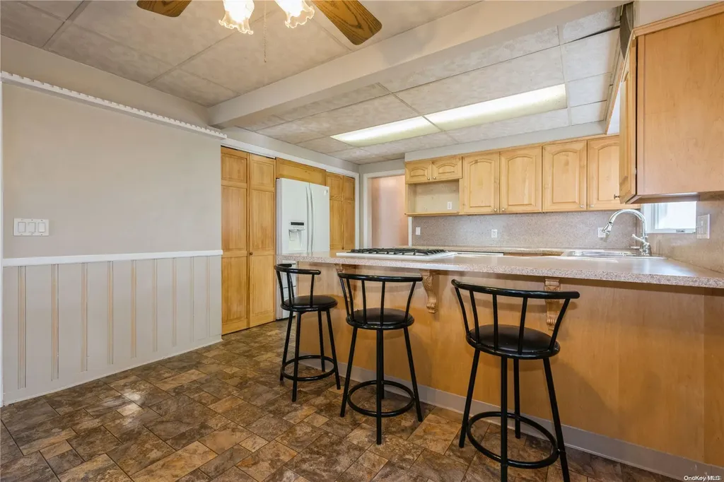 621 S 9th Street Lindenhurst NY 11757