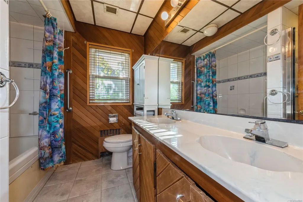 621 S 9th Street Lindenhurst NY 11757