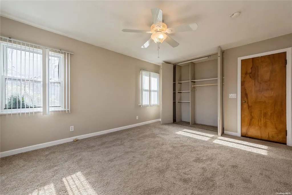 621 S 9th Street Lindenhurst NY 11757
