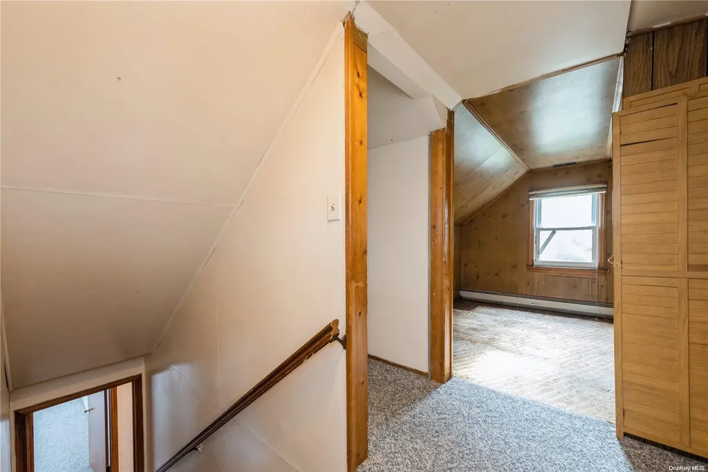 621 S 9th Street Lindenhurst NY 11757