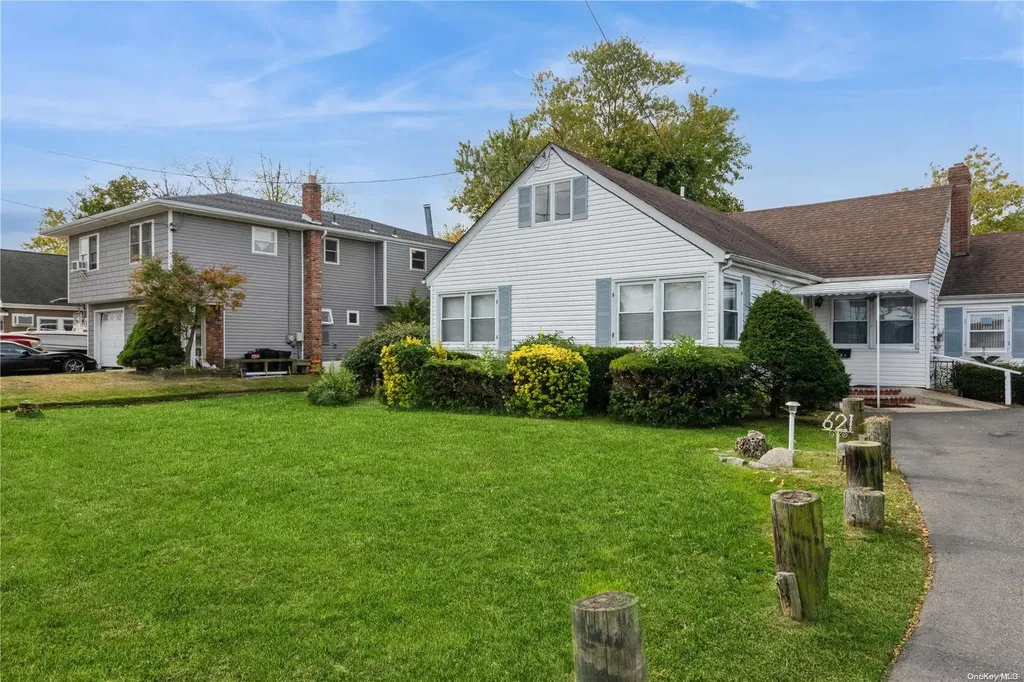 621 S 9th Street Lindenhurst NY 11757