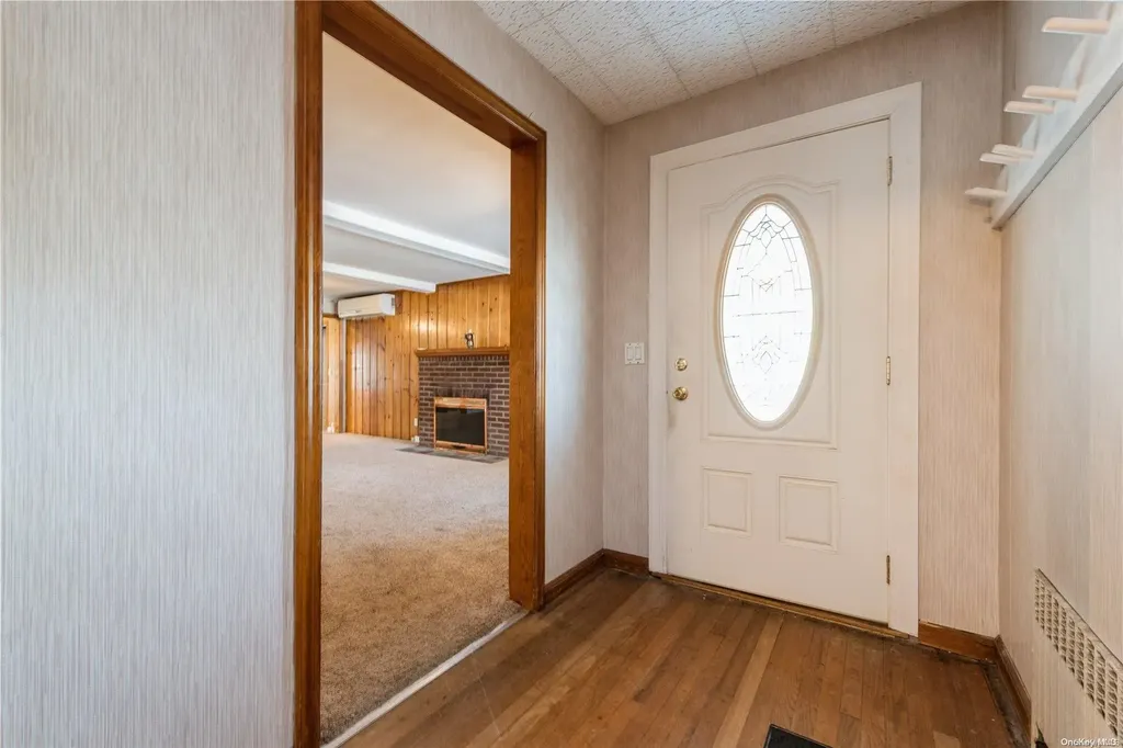 621 S 9th Street Lindenhurst NY 11757