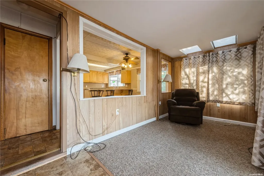 621 S 9th Street Lindenhurst NY 11757