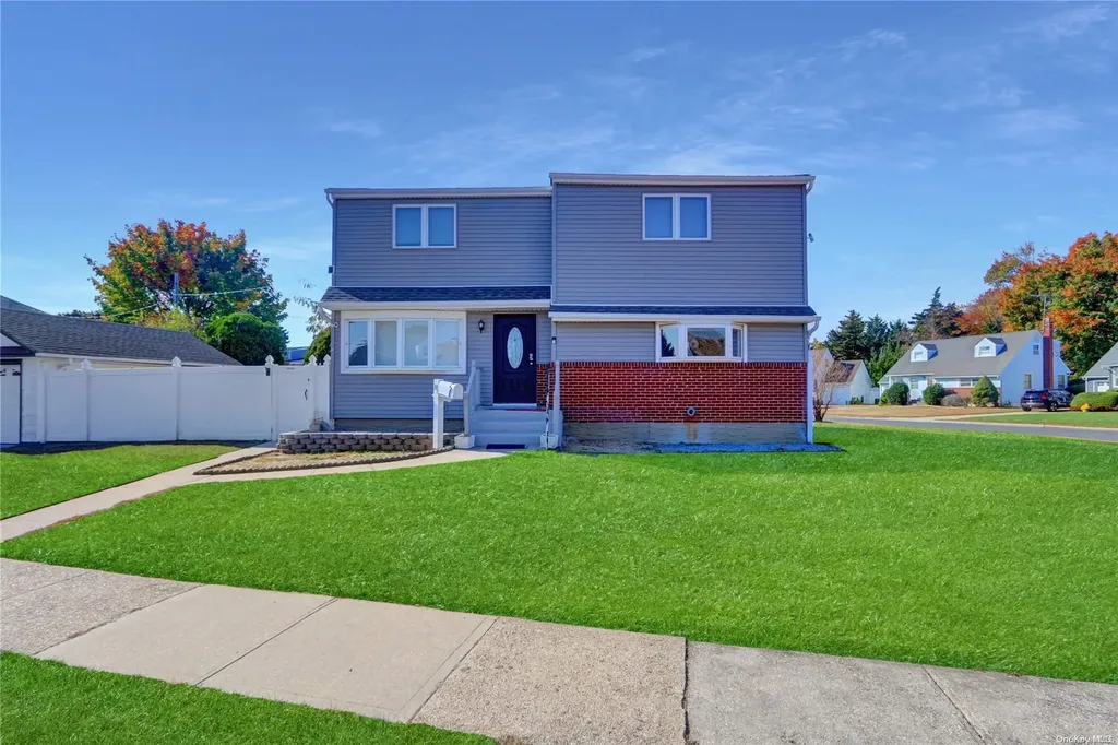 11 Hunt Place Bethpage NY 11714
