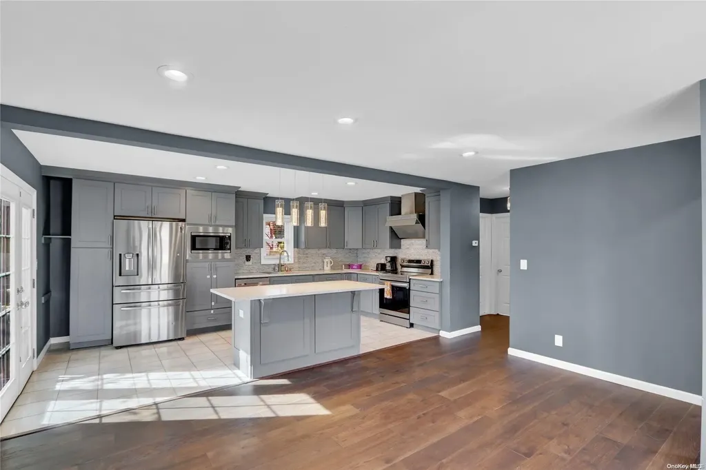 11 Hunt Place Bethpage NY 11714