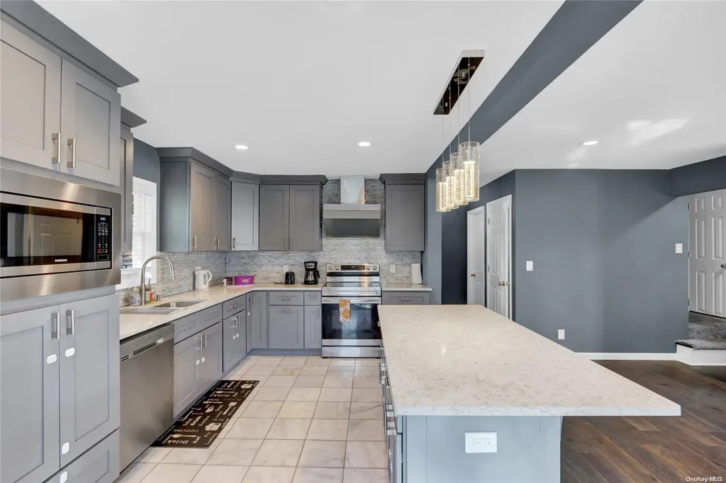 11 Hunt Place Bethpage NY 11714
