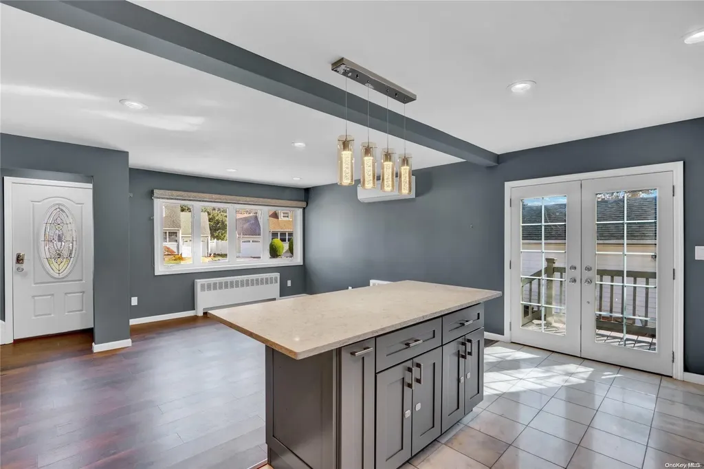 11 Hunt Place Bethpage NY 11714