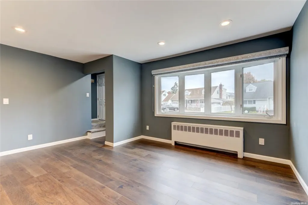 11 Hunt Place Bethpage NY 11714