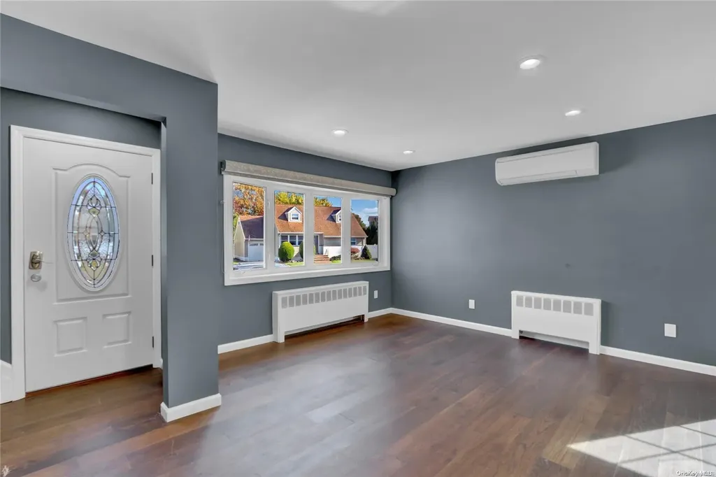 11 Hunt Place Bethpage NY 11714