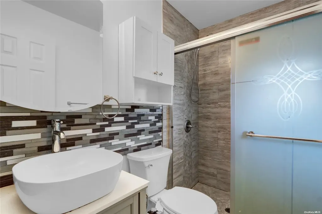 11 Hunt Place Bethpage NY 11714