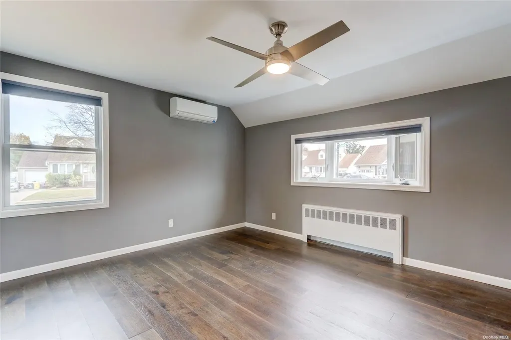 11 Hunt Place Bethpage NY 11714