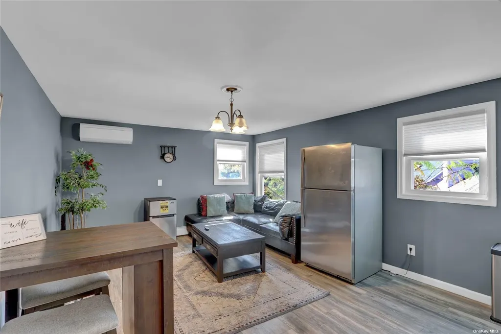 11 Hunt Place Bethpage NY 11714