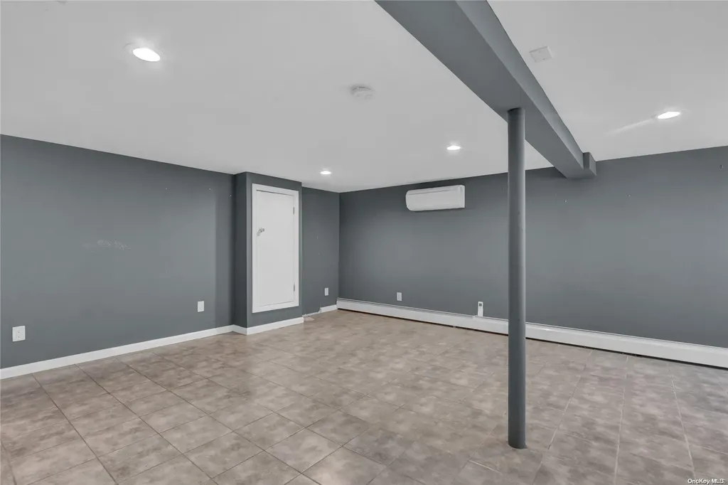11 Hunt Place Bethpage NY 11714