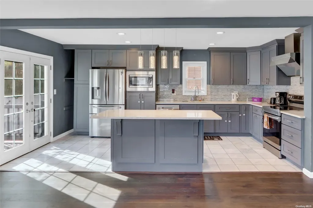 11 Hunt Place Bethpage NY 11714