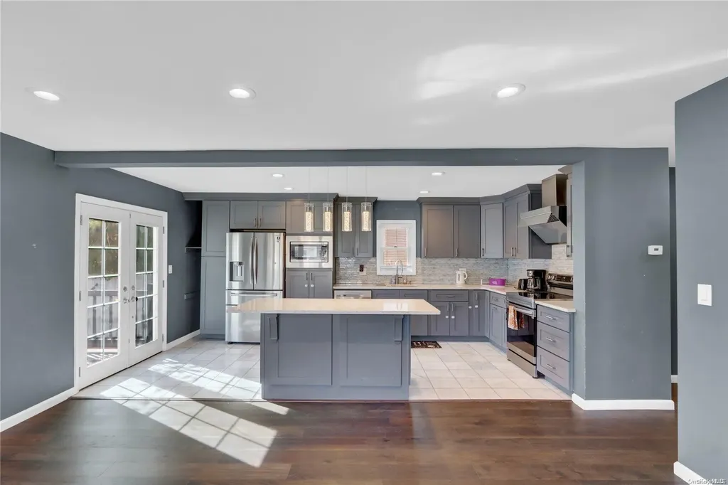 11 Hunt Place Bethpage NY 11714
