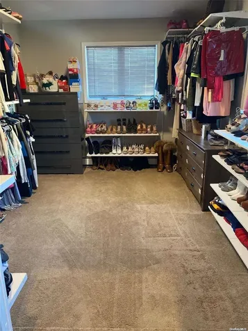 369 Idaho Street Lindenhurst NY 11757