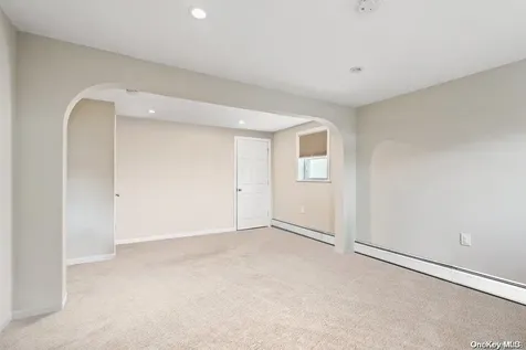 369 Idaho Street Lindenhurst NY 11757