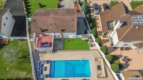 369 Idaho Street Lindenhurst NY 11757