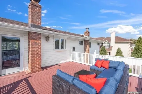 369 Idaho Street Lindenhurst NY 11757