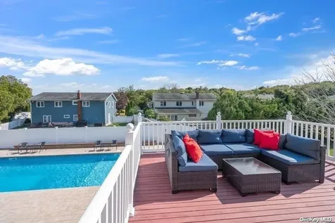 369 Idaho Street Lindenhurst NY 11757