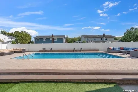 369 Idaho Street Lindenhurst NY 11757