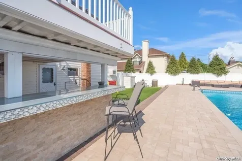 369 Idaho Street Lindenhurst NY 11757