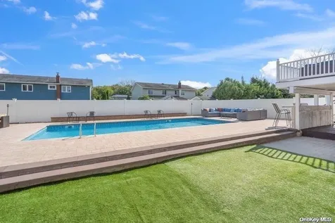 369 Idaho Street Lindenhurst NY 11757