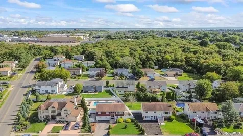 369 Idaho Street Lindenhurst NY 11757