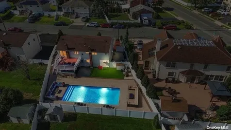 369 Idaho Street Lindenhurst NY 11757