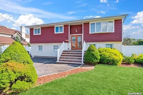 369 Idaho Street Lindenhurst NY 11757