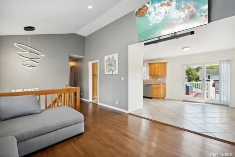 369 Idaho Street Lindenhurst NY 11757