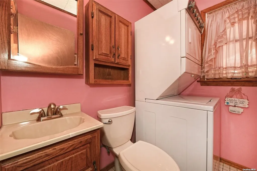236 Larch Lane Smithtown NY 11787