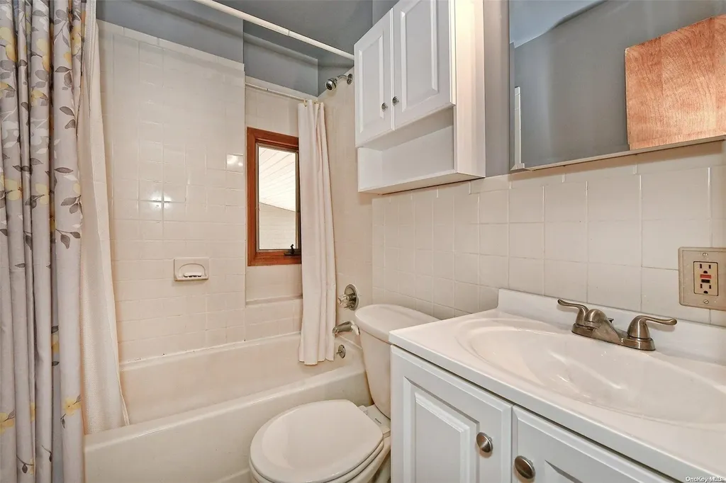 236 Larch Lane Smithtown NY 11787