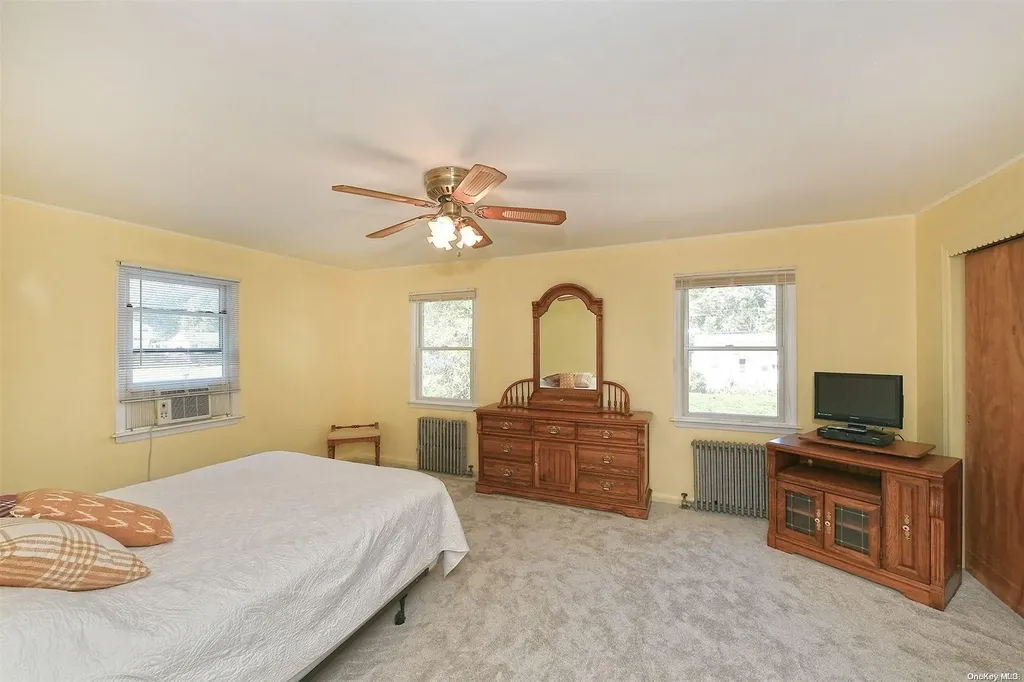 236 Larch Lane Smithtown NY 11787