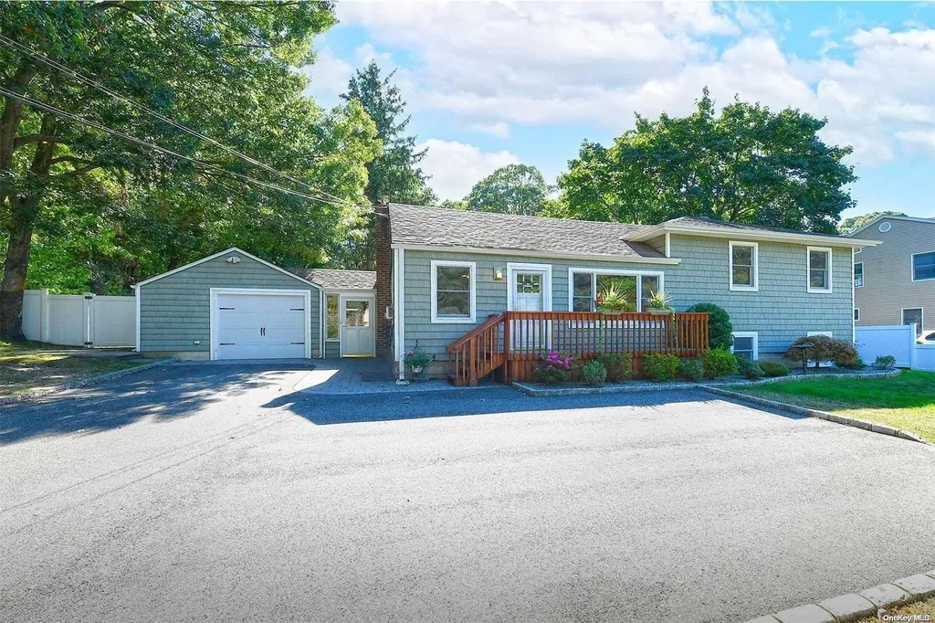 236 Larch Lane Smithtown NY 11787