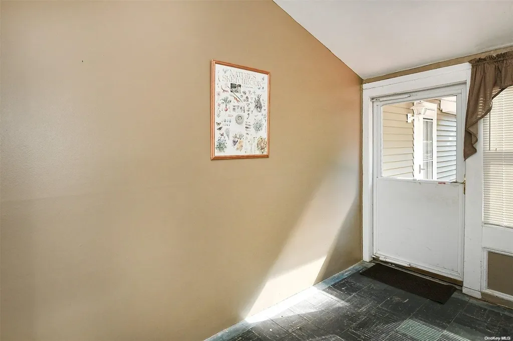 236 Larch Lane Smithtown NY 11787