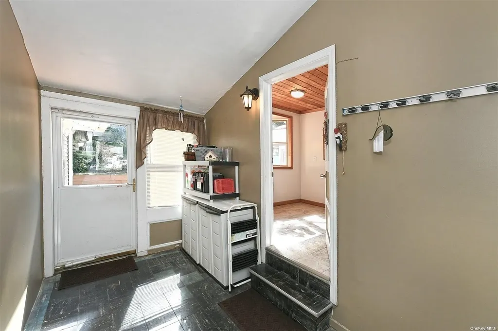 236 Larch Lane Smithtown NY 11787