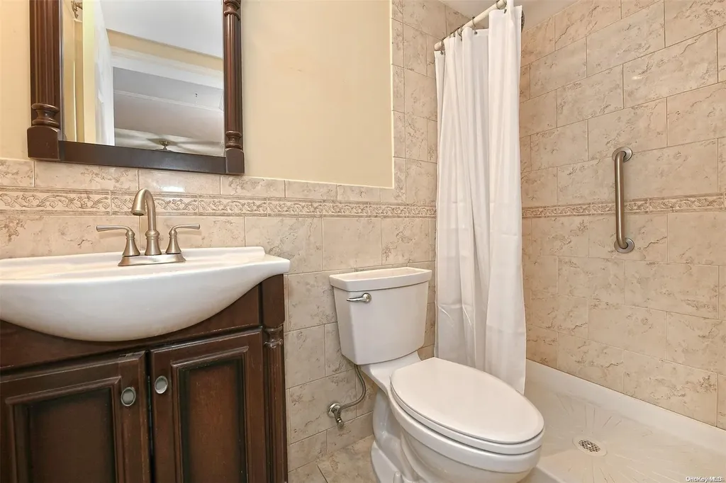 236 Larch Lane Smithtown NY 11787